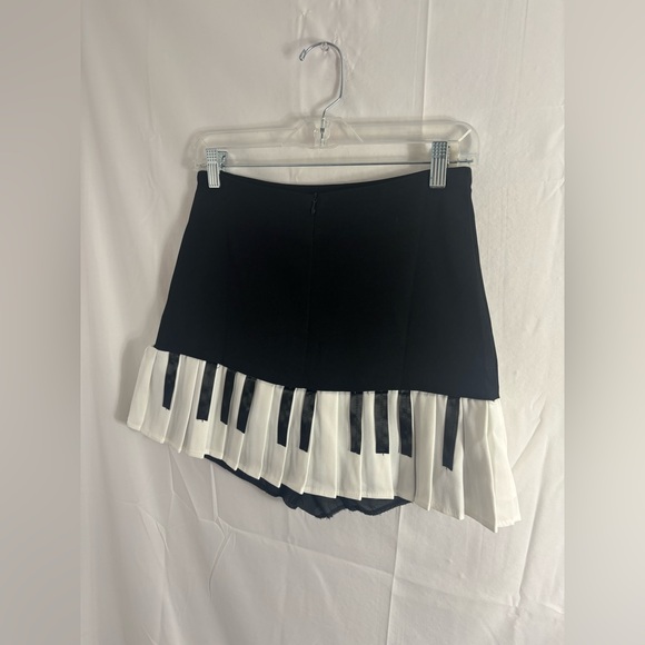 NWOT Piano Key Skort Women’s Size M - Picture 7 of 9